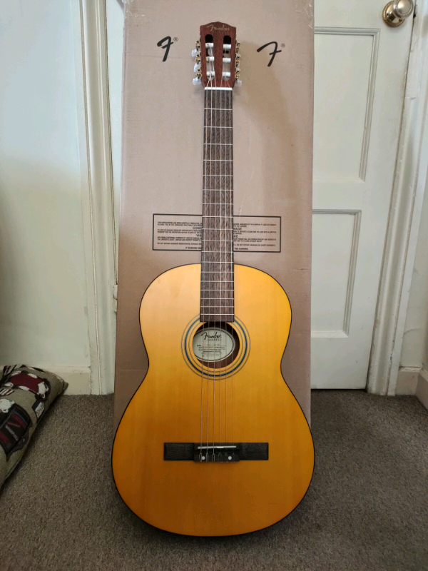 Fender ESC110 Classical Wide Neck Acoustic Guitar (Mint Cond) in Beeston, Nottinghamshire