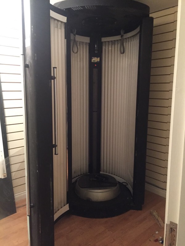 STAND UP SUNBED WITH VIBRO PLATE price reduced to £600 must go asap