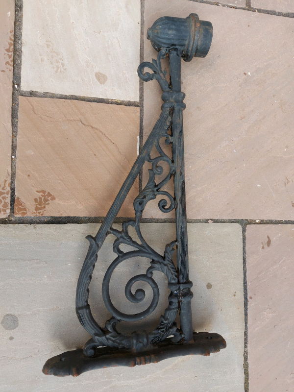 Cast iron lantern/street light/lamp post bracket in Redland, Bristol