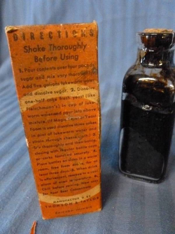 Warfield Co Thompson & Taylor Root Beer concentrate glass Some Contents Org Box