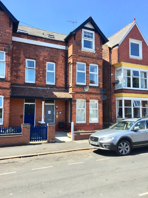 Delightful Ground Floor Double Bedroomed Fully Furnished Flat in