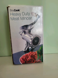 Heavy duty meat mincer