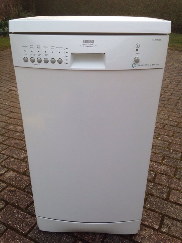 Zanussi ZSF4123 slimline dishwasher in Waltham, Hampshire