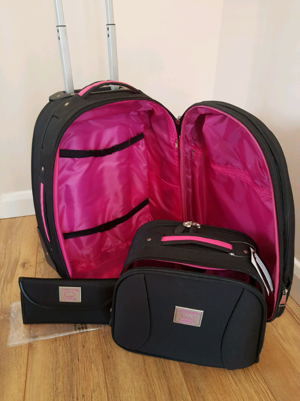Weekend travel bag, vanity case and document purse in Waterlooville