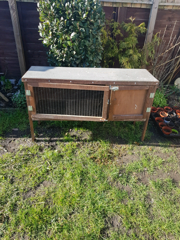 4ft rabbit hutch in Christchurch, Dorset Gumtree