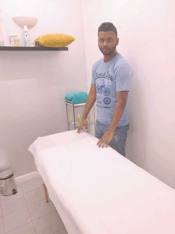 Male professional experience massage therapist Sheldon b26 in Sheldon