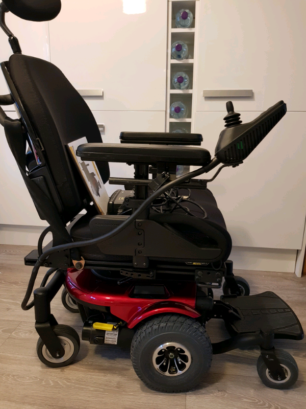 Nearly new / Showroom condition Pride Quantum Q610 Electric Wheelchair