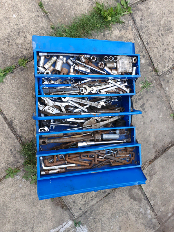 Large selection of spanners, allen key in metal tool box spanner set