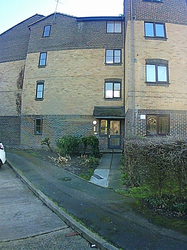 1 Bedroom Flat In Conway Gardens Grays Rm17 In Grays Essex Gumtree