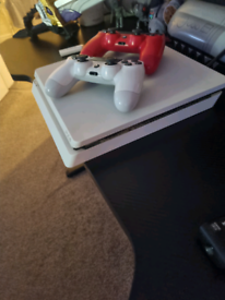 Ps4 slim with two controller's 