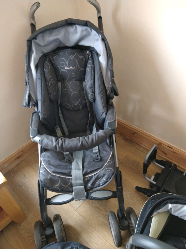 Silver cross 3 in 1 pram with car seat and isofix base attachment in