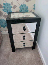 Bedside table mirrored