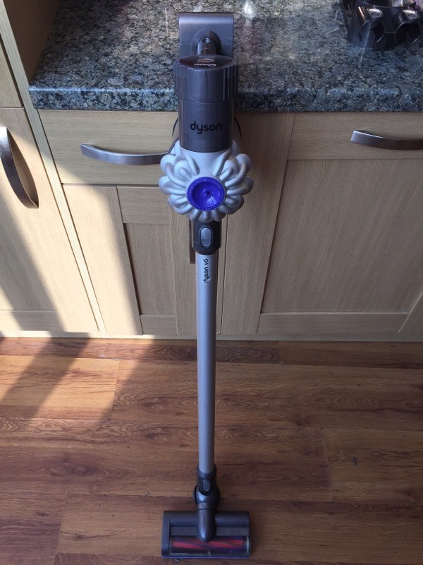 DYSON V6 CORDLESS HOOVER in Colchester, Essex Gumtree