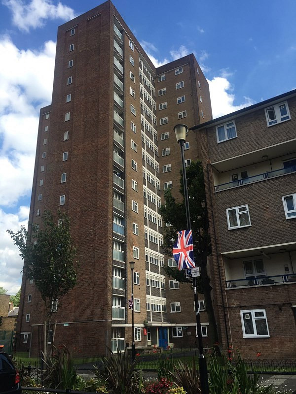 2 DOUBLE BED ROOM FLAT TRELAWNEY ESTATE PARAGON RD HACKNEY CENTRALL E9 6PH (NO DSS CALLS) in