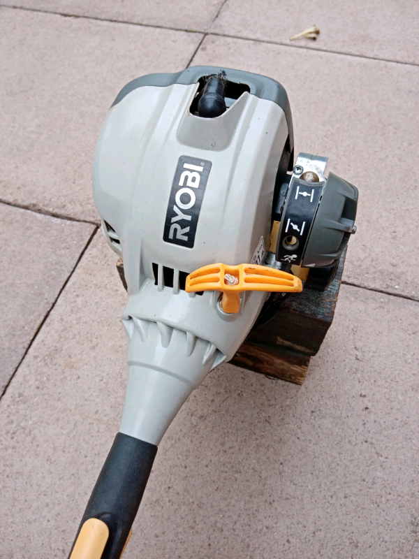 RYOBI 26cc EXPAND IT PETROL STRIMMER in Leicester, Leicestershire