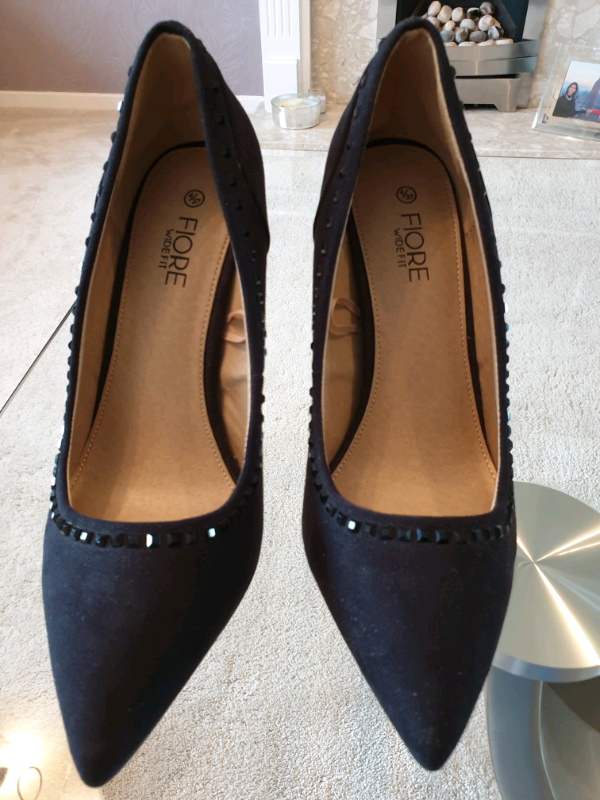 ladies black shoes size 4
