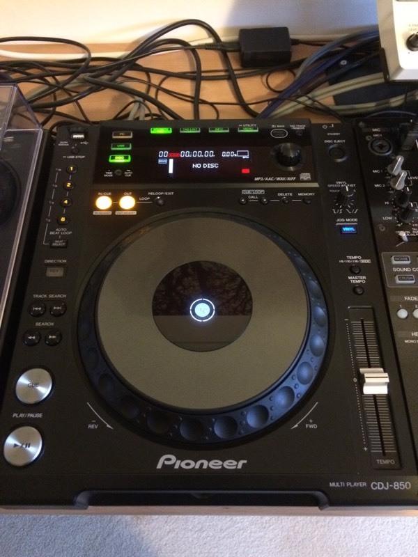 DJ equipment for sale 2x Pioneer CDJ 850 and 1x Pioneer DJM 850 in