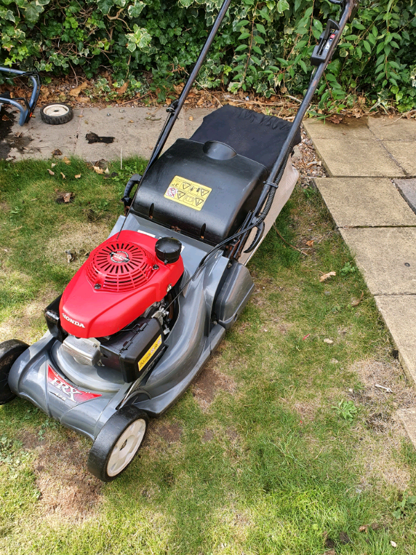 Honda hrx 476 self propelled petrol lawnmower in Nottingham
