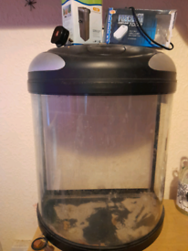  Fish tank . Comes with a new air pump and a new filter . 