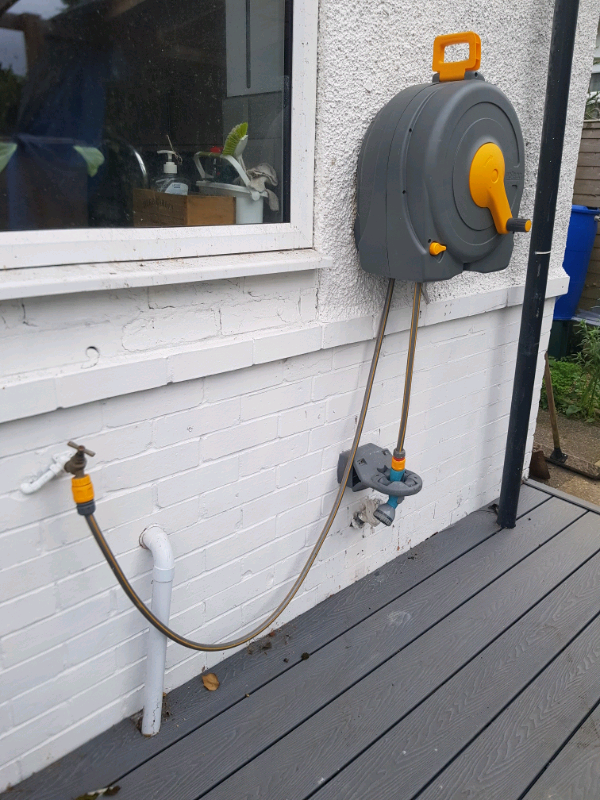 Hozelock wall mounted hose reel 40m hose plus spray gun attachment in