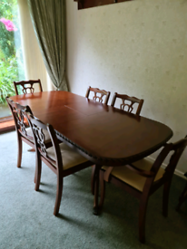 Dining table, 6 seater extendable.
