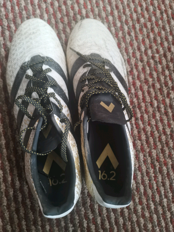 size 11 soccer boots