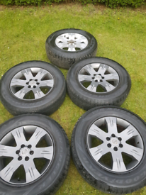 5 x Nissan pathfinder Alloy wheels & tyres 255/65/17 Navara Alloys 