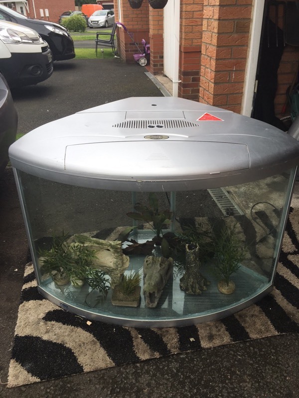 175 Litre Fish Tank Aquarium & Stand Aqua One Silver UFO 700 Corner