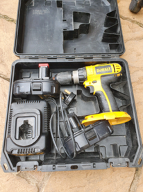 DEWALT 18V XR LION HAMMER DRILL MODEL DCD776&CHARGER DCB107&1.5AH