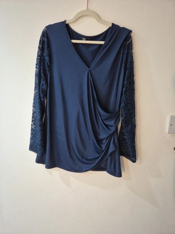 Shein Curve Navy Blouse 👚With Lace Sleeves-Preloved-Very Good Condition-4XL