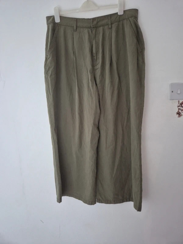 George Khaki Wide Leg Trousers With Belt Loops and Pockets - Size UK20 