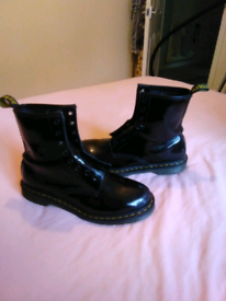 DR MARTENS PATENT LEATHER BOOTS SIZE 8 