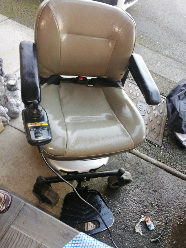 Quingo Powerchair Electric Wheelchair in Pontypridd, Rhondda Cynon