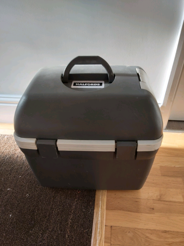 Halfords 12v Car Cool box in Swindon, Wiltshire Gumtree
