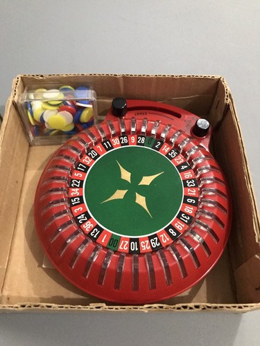 VINTAGE HANDY ROULETTE SET with 100 CHIPS. Collectors Item Works Great