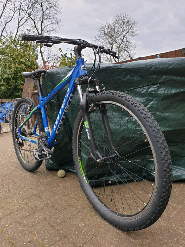 carrera valour road bike