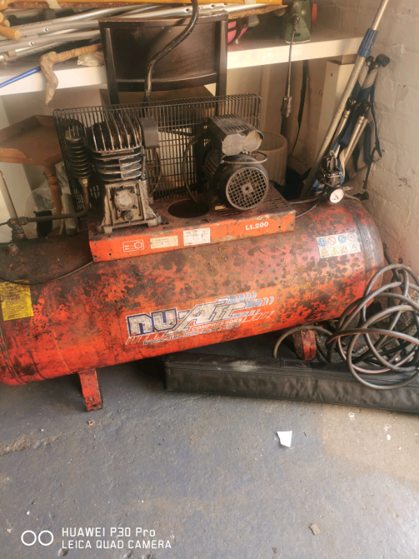 Air compressor Nu/air 200ltr air compressor in Airdrie, North
