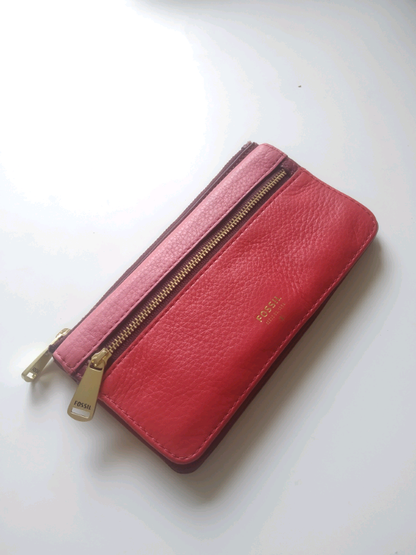 FOSSIL Women's leather wallet *NEVER USED* in Woking, Surrey Gumtree