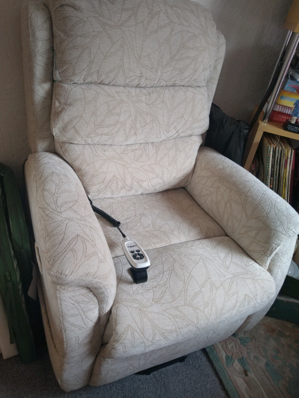 New Electric rise & recline mobility chair CareCo Oslo Petite model