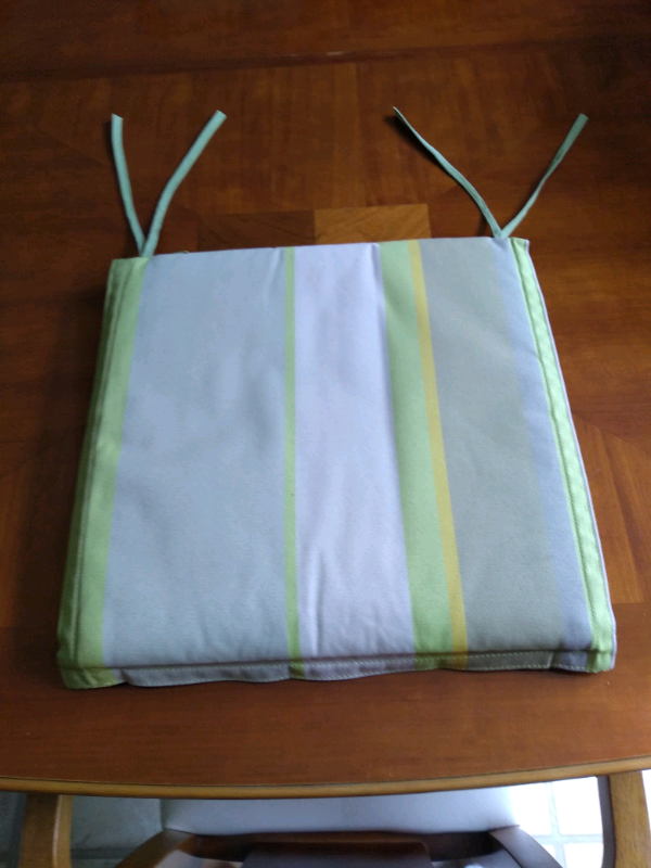 4 no. b&q garden chair pads. Good condition. Washable. | in Cumbernauld