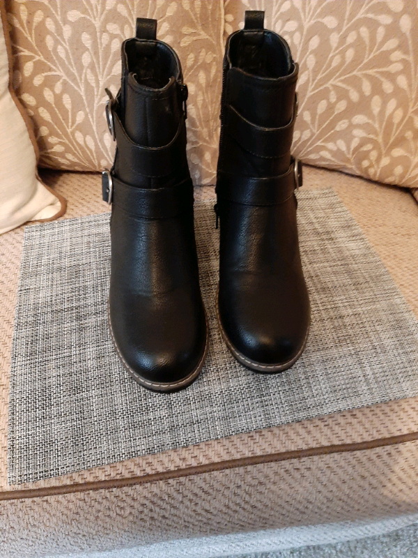 pavers knee high boot with button detail