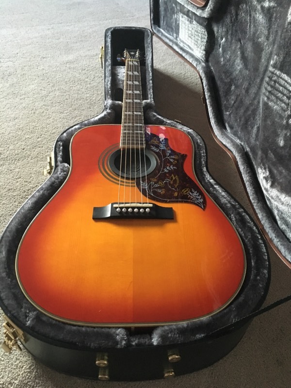 Epiphone hummingbird electro acoustic guitar & hard case in Stirling