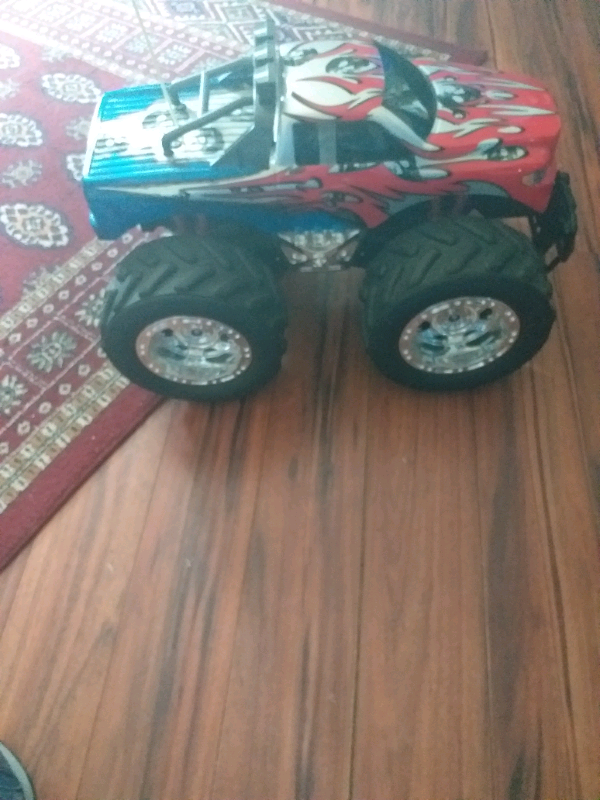 Eztec remote control monster truck in Harthill, North Lanarkshire
