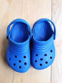 Kids crocs sandals toddler size 6-7
