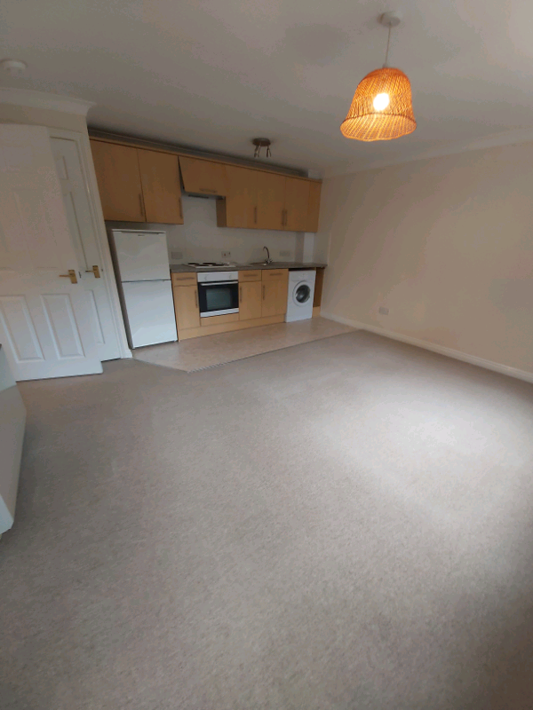 One bedroom flat to rent 800/ month. Bracknell, Unfurnished, Close to
