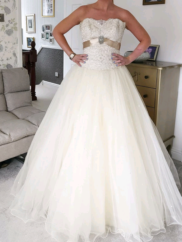 Wedding dress for sale in Caerphilly Gumtree