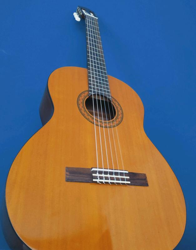 Low Action! YAMAHA C40 Classical Spanish Guitar in New Haw, Surrey