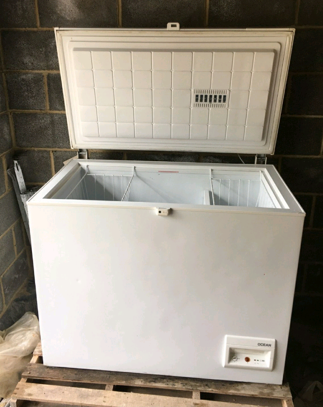 Large OCEAN Chest Freezer, Good Working Condition. Approx 300L in