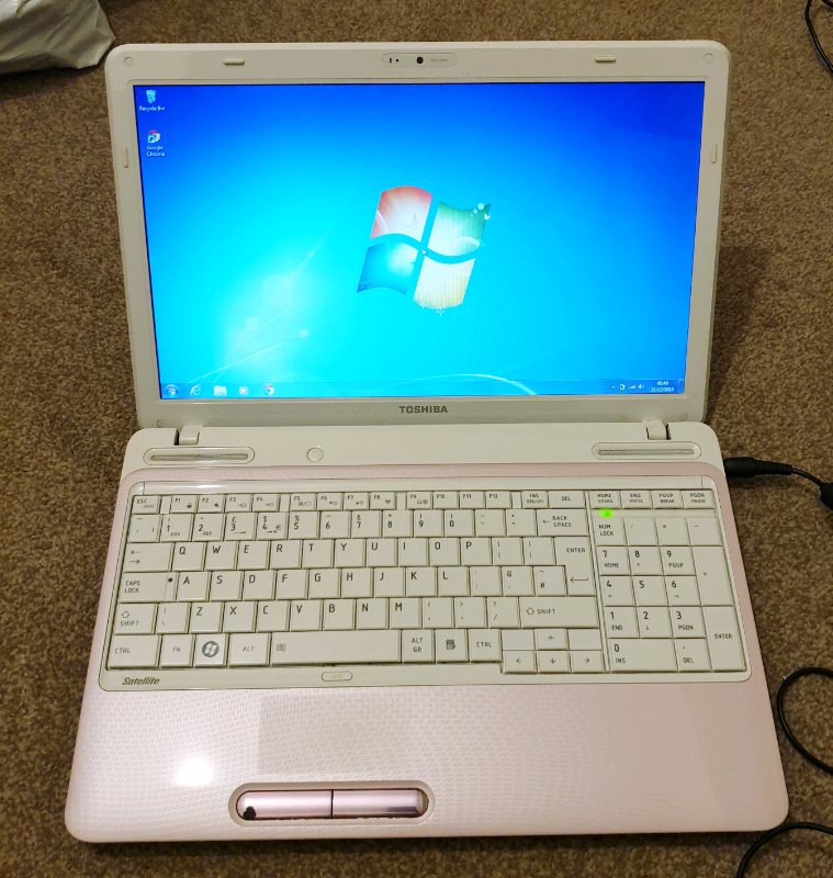 Pink Toshiba laptop. 4gb ram. 500gb hdd in Dewsbury, West Yorkshire