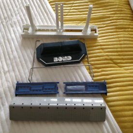 Bond knitting machine Easy stitch and spare parts.